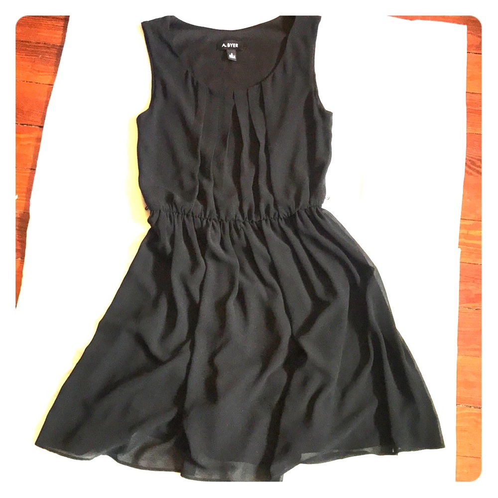 Simple polyester LBD with loose cinch waist.